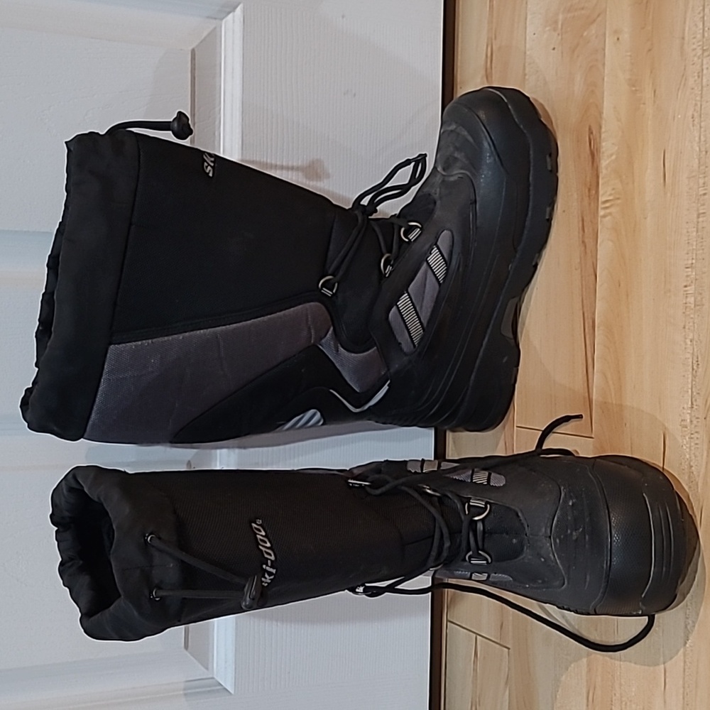 Ski Doo men's size 8 winter boots